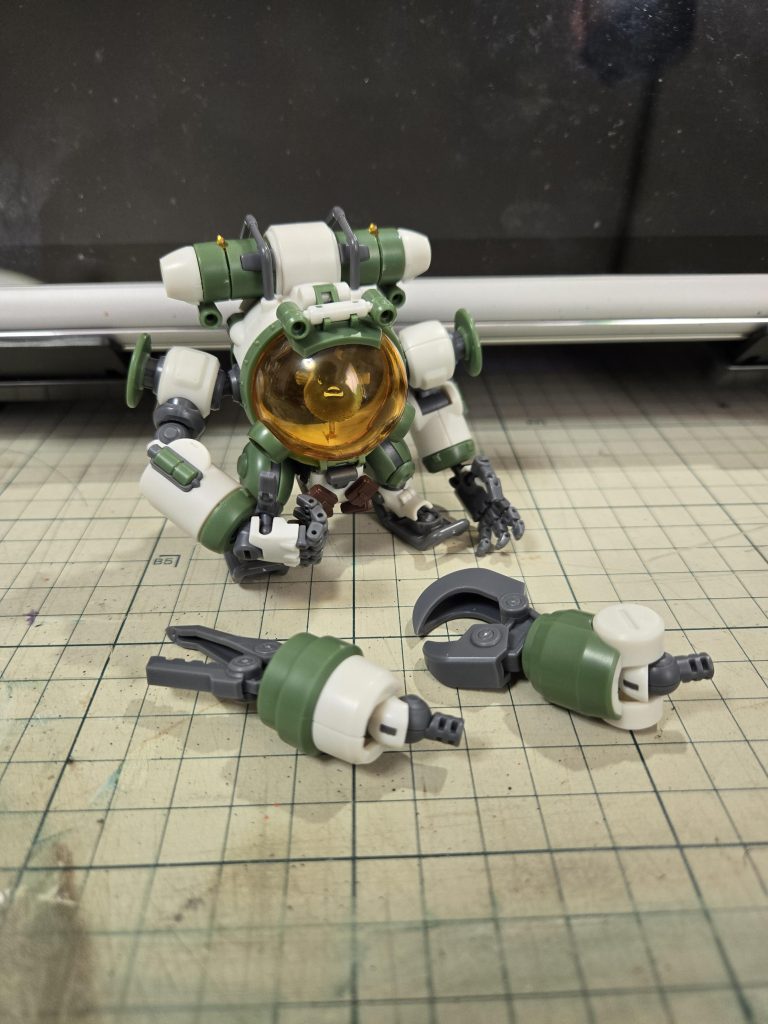 中華キットは初めて作りましたが、組んでみると可動も造形もイメージしていたほど悪くなかったです。日本にはないデザインの物が多いので味変にいかがでしょうか？そんなに高くないので、まだ組んだことがない人は是非チャレンジしてみてください♪中のフグが一見の価値のある造形ですのでマンハンターシリーズはおすすめです♡