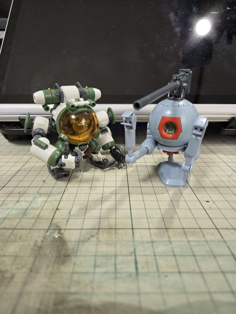 ミキシング元キットです。中華キットの方は全てABSで、知らずにプラ用接着剤でミキシングを進めていました。作業途中で一度バラバラになりましたが…最後までやり遂げました！