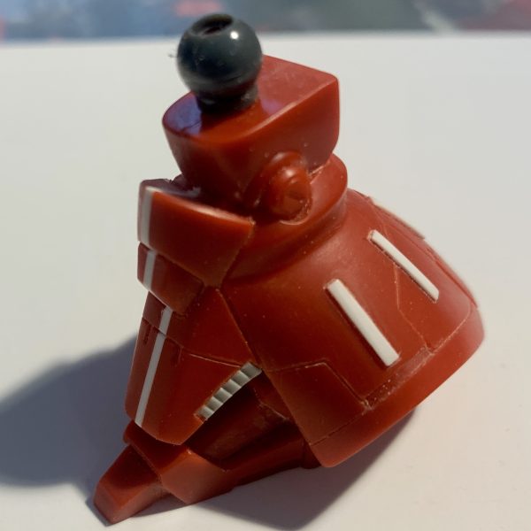 今回は腕と足にてを付けていきます。基本MGサザビーのディテールを参考にして作業しています。腕はスラスターが無かったのでディティールアップパーツを入れたかったのですが無かったのでランナーから自作しました。足は幅が足りない感じがしたので1ｍｍ幅マシしました。（3枚目）