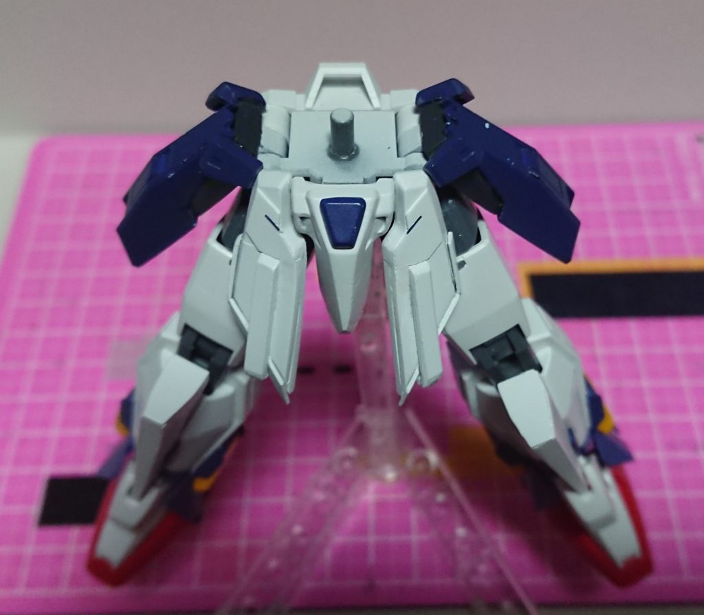 前掛けをハの字加工し、モールドをプラ板追加。横はfxのバックパックとsdシスのミキシング。&nbsp;＜考察＞他のポージングでも内股がやたら決まるので、この辺りから今回のミキシングに女性らしさを感じ始める(ウーンドウォート的な？)。よってスカートは長め延長、爪は赤くするか悩む。元々ティターンズの開発プラン同士。頭部もちょっと親戚感ある？Σそういえば、あいつもウミヘビ…