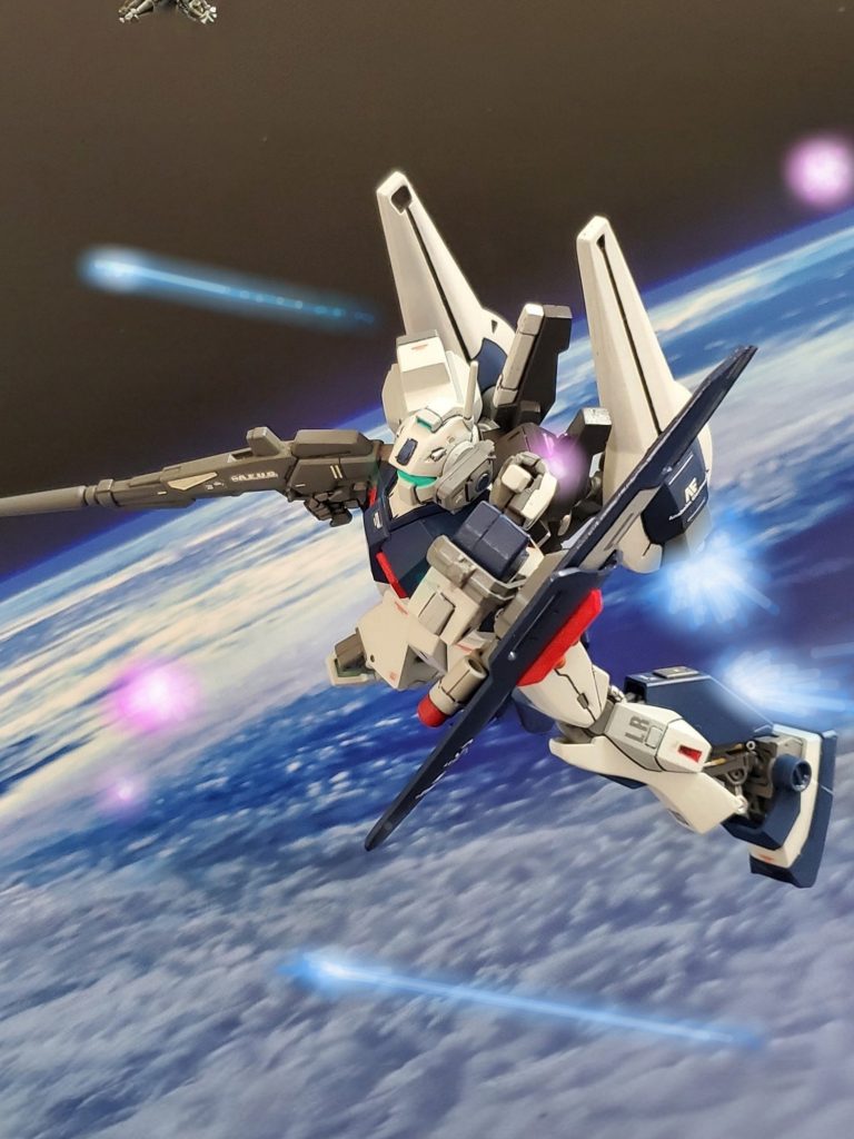 巧みな青いハイザックとの交戦が続く中、攻撃をかわし距離を詰めビームサーベルを抜くネモ👍✨急加速で青いハイザックに接近する~✴️ベテランパイロットといえど、この加速性能を捉える事は至難の技である😆🎵