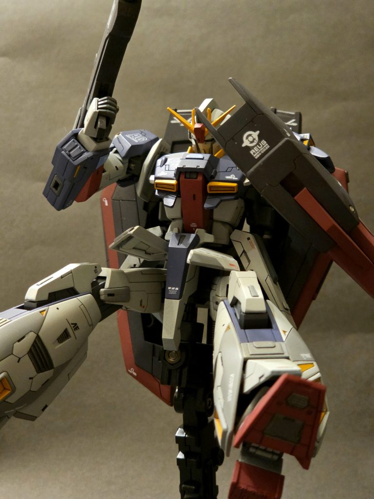 可動域の設計はとても優れていますが、関節部分はかなり繊細に感じられるため、あまり頻繁に動かして遊ぶのは避けたほうが良いと思いました。