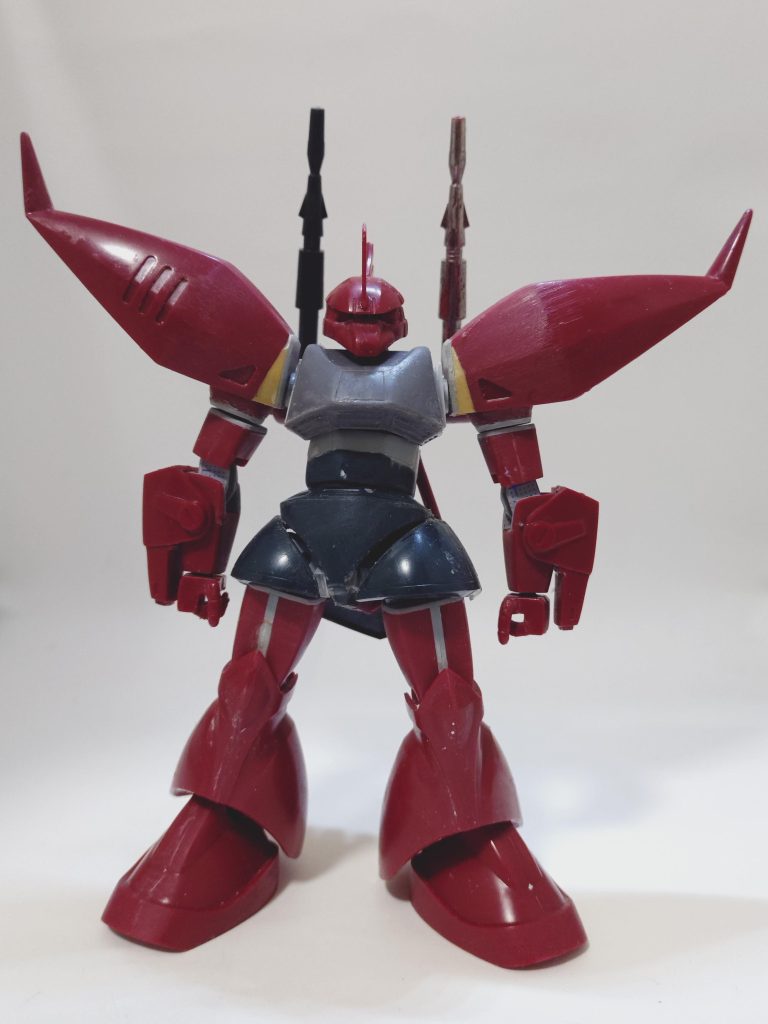 最後に製作中の画像を。太ももを幅増し、腹部を延長、肩アーマーをいかり肩に出来るように角度変更(ゲルググ用のものも同様)した以外、キットの形状は特にいじってません。それだけ優秀なキットなんですな〜