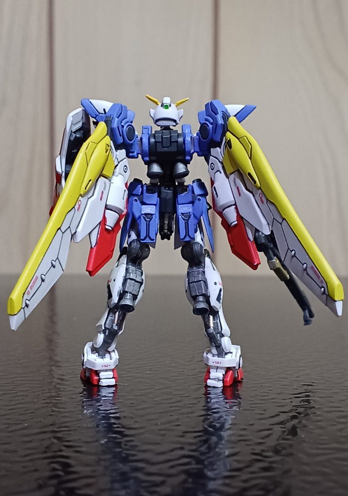 バックから。翼の塗り分けが一番大変でした(gundam-kao5)