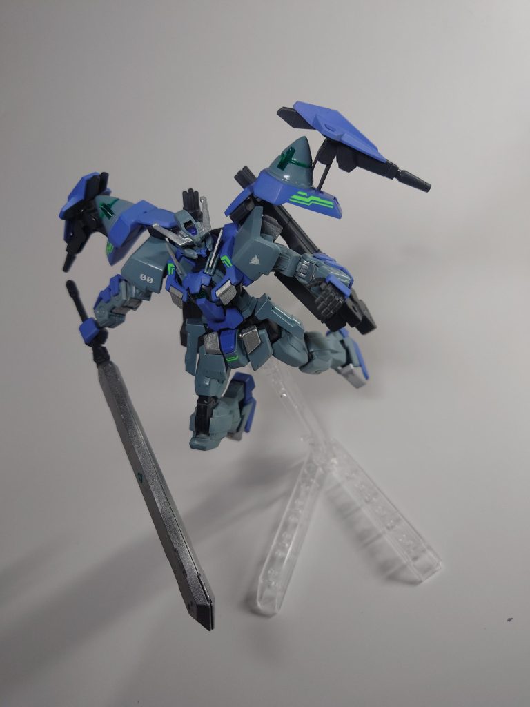 武装はナドレのライフルとエアリアルのシールド、ルプスのソードメイス