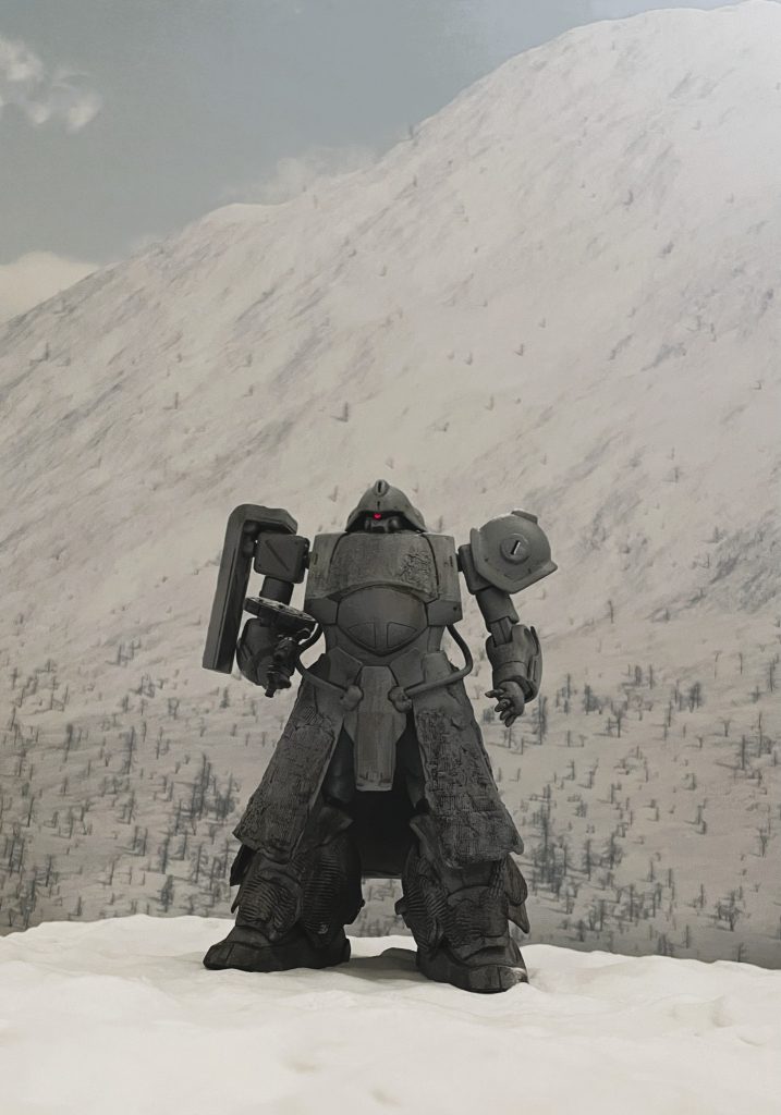 雪山背景は箱根技研のものを使用、雪は白い紙粘土の上に重曹をまぶして表現しています。