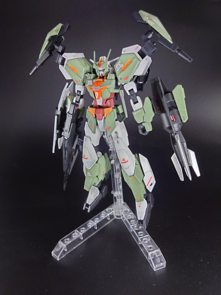 ガンダムベースで販売していたコアガンダムセット( リアルタイプカラー )をベースにカスタムしてみました。カラーリングはフルアーマーガンダムをオマージュした配色です。