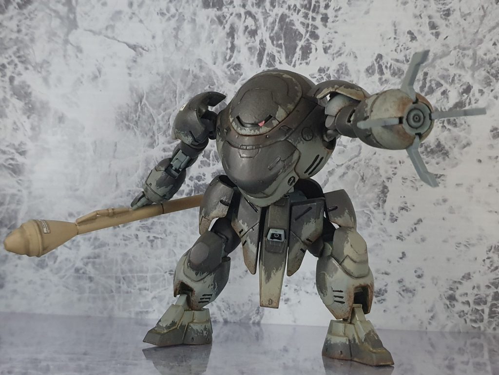 【主な改造点】〜全身〜 鋳造表現を施してあります。〜頭部〜 ほぼキットのまま！アンテナ基部を埋めた！〜腕部〜 スピナ・ロディの前腕(HG アスタロト付属)をモンキーロディに合わせて調整し、右腕に！左腕はモンキークラブ・ロディ用の物をツメをカットし主張を抑えめにしてある。〜脚部〜 鉄血オプションセット9付属の地上用グレイズ用の物を加工して使用。短足になったので、よりゴブリン感が増している？肩はレギンレイズを加工した物に腰部サイドスカートを装着！〜武器〜 MGドム付属のシュツルムファウストを改造して、オーバーサイズのパンツァーファウストにした！ 