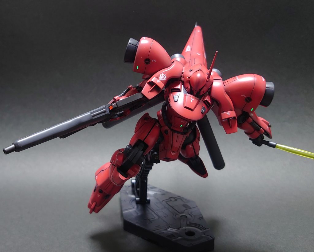 敵の攻撃を横にスライドしてかわしながら、抜刀みたいな。サーベルを持つところをもっと根元にすべきでした💦ちょっと素人持ち！？w