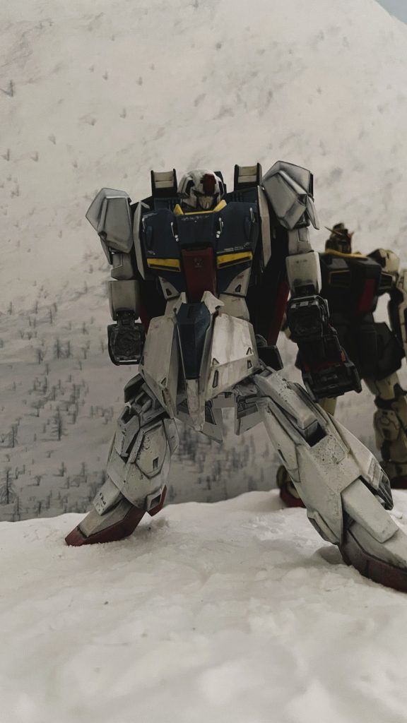 雪山背景をバックに。手首及びバスターランチャーの取り付け前となります。