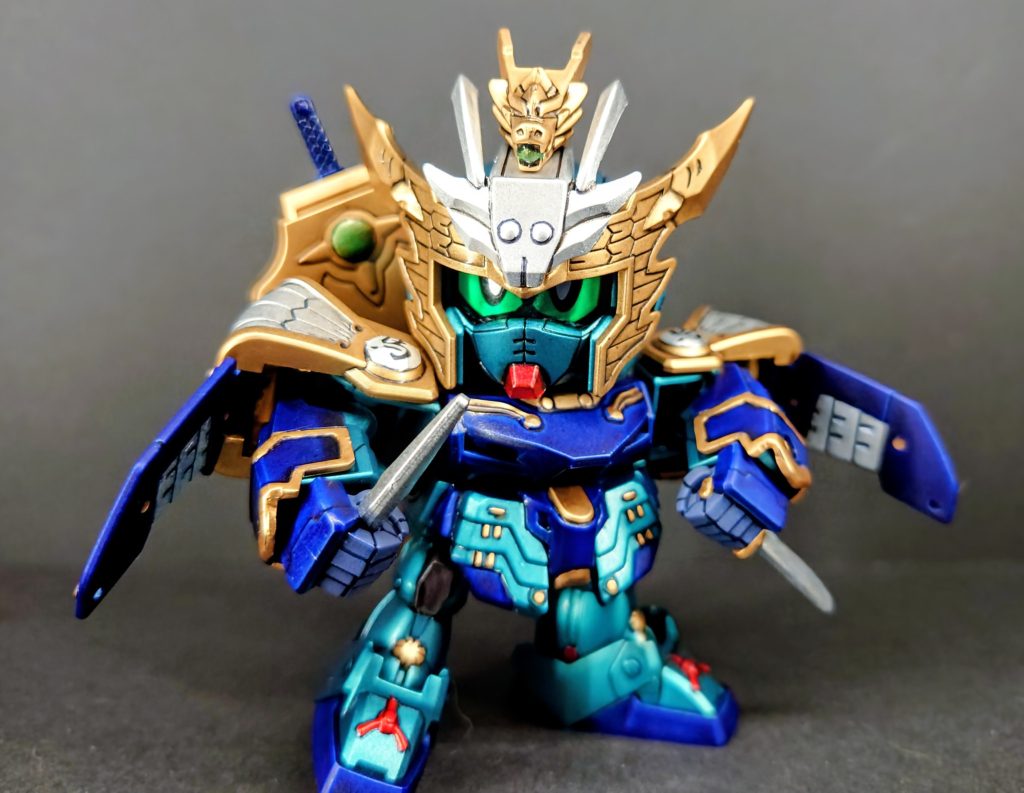 苦無翼撃剣、小刀白良を構えて!忍者設定なんかな?軍師なんやろ?って思ってまいますが👍白良は兄の馬良が白眉の異名だったことから取ってると思われます。