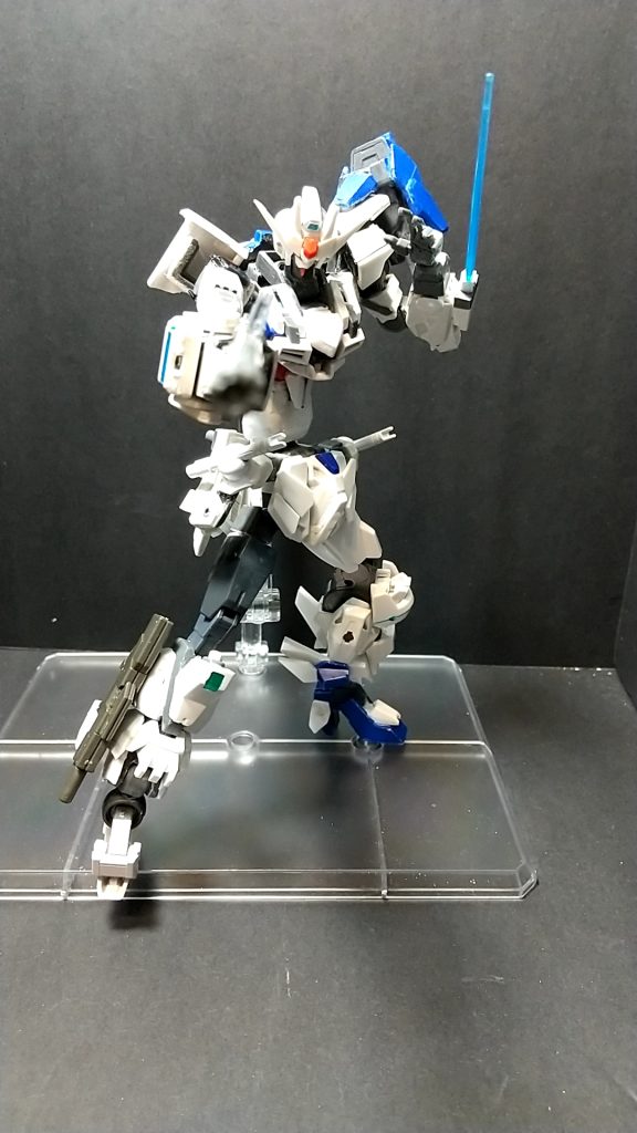 マルチビームショットガンコアガンダムのビームライフルをベースにビームと実弾を打ち分けれるショットガンビームサーベル左腕の装甲に装備されたビームサーベル小型だがビームトンファーとしても使えるので利便性は高い