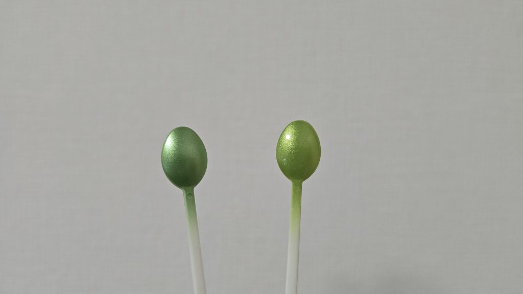 左が元の色で、右が調色後になります