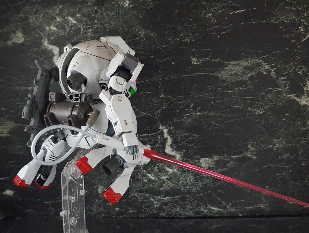 ビームサーベルが使えるように、サブリアクターを腰部に搭載！！