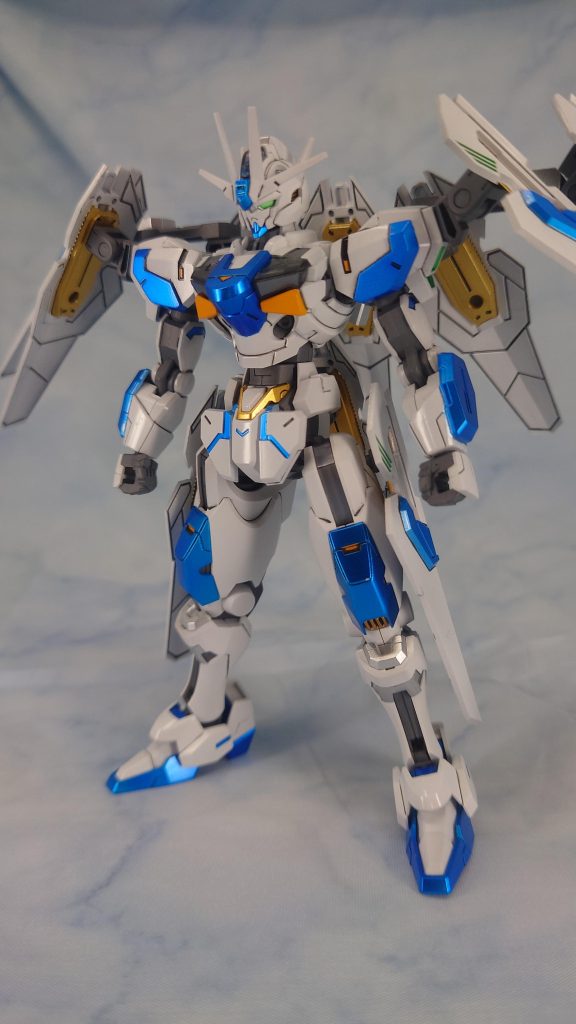 改造しようとあれこれしている結果ビットステイブを奪い取られたエアリアル改修型をどうにかしようと作ってみました名前の由来は昔放送していた「アムドライバー」というアニメに出てくるサポートメカ「バイザー」の一つからです(知ってる人いるかな?)