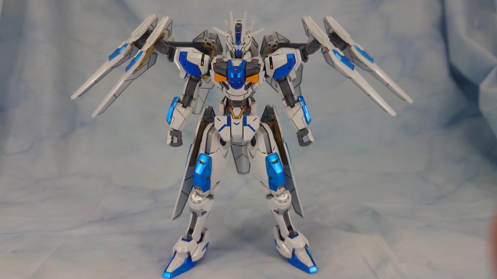 正面。色はそのサポートメカに寄せました。玩具も発売されておりますが、実際にはクリアパーツが使われています。さすがにパーツをクリアに変更は出来なかったのでキャンディ塗装にしてみました