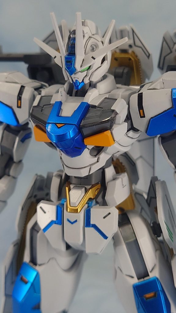 エアリアルはシールを貼らないと太もものクリアパーツ下が接続丸見えでダサいです。なのでクリアパーツの裏面にシルバーを吹いて隠してみました頭部だけはモールドがあるのでそのまま見せるようにしてます