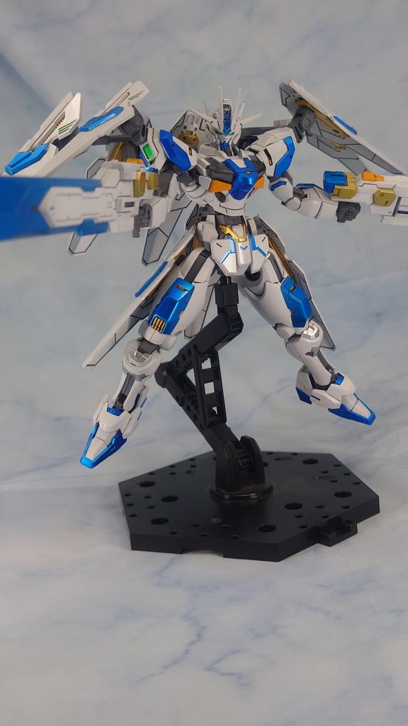 武器はHJモデラーズウェポンのフォトンアークソード2本です色と名前の元ネタが剣オンリーの武装なのでこの機体も剣のみです