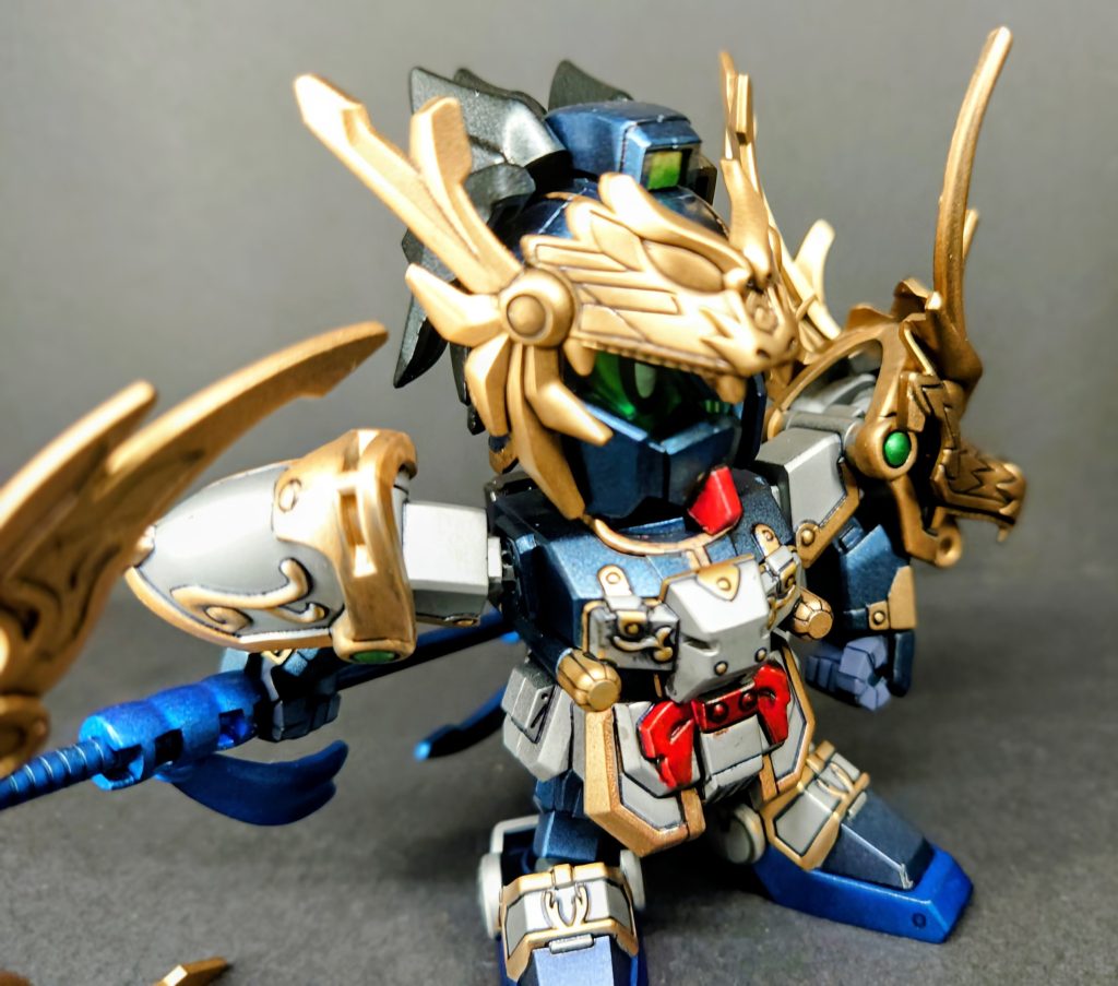 「機駕」の武力侵攻により、西涼の地は焦土と化した…燃えさかる故郷を前に慟哭する侠が一人…名を「馬超」故郷を滅ぼされた彼は一人機駕への復讐の旅を始める…そしていつしか彼は人々からこう呼ばれる事となる…