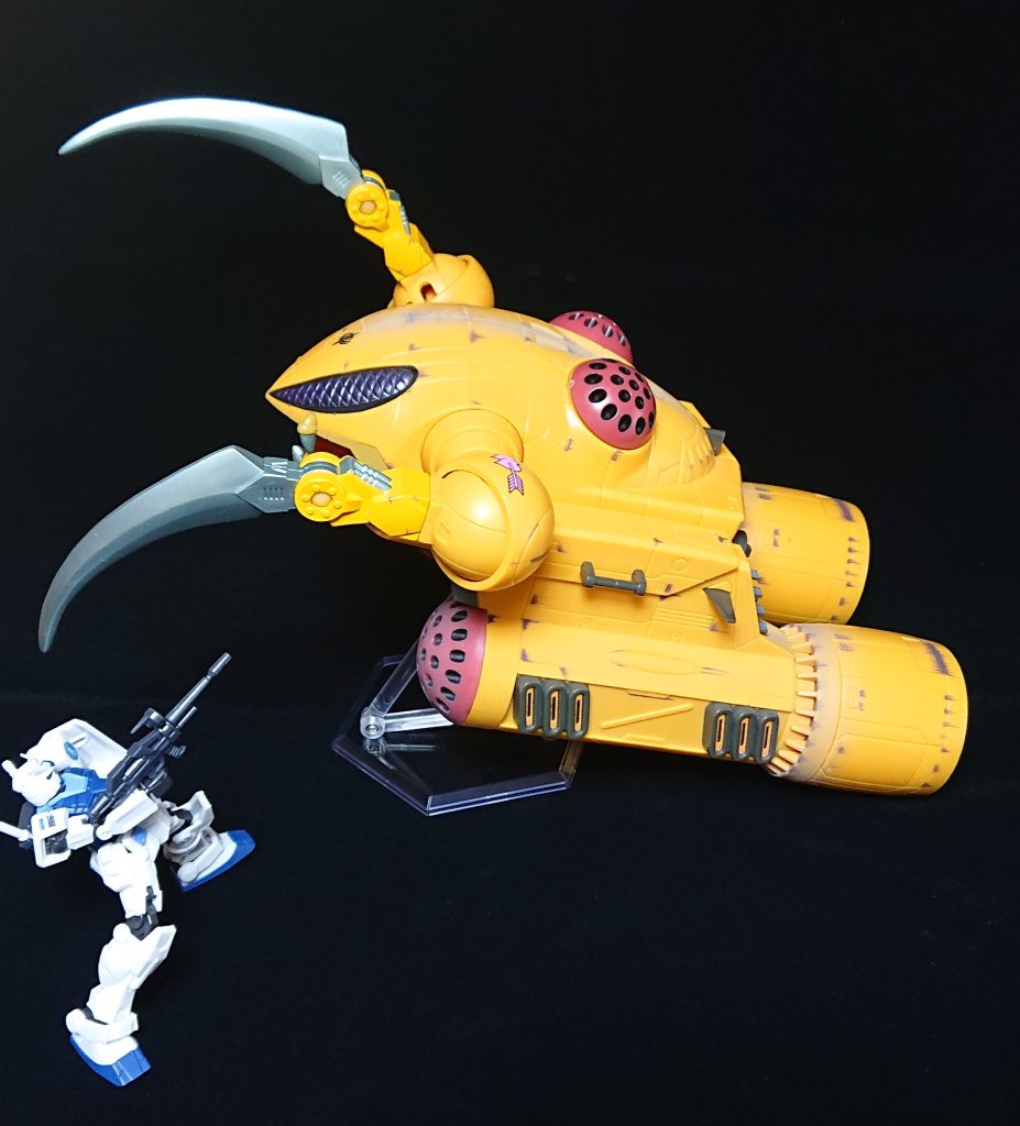 デカいのは、撮影し辛いですね。他にも、ビグ・ザム、エルメス、ビグロ等々が出ていましたがグラブロだけ発売されませんでした。他の同シリーズアイテムもまた機会があれば撮影してみたいかな。