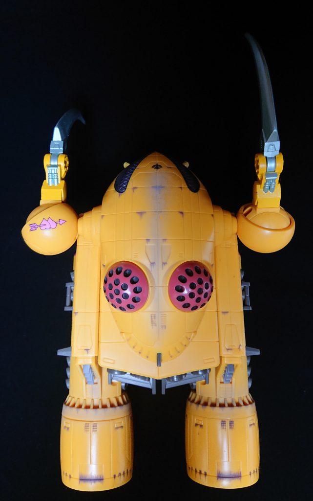 アニメよりも縦長にデザインアレンジされています。各所にウェザリングが施されています。