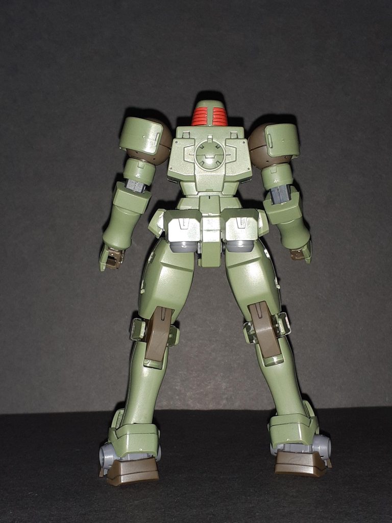 ザクポジながら一話でウイングを落としたり印象に残るMS