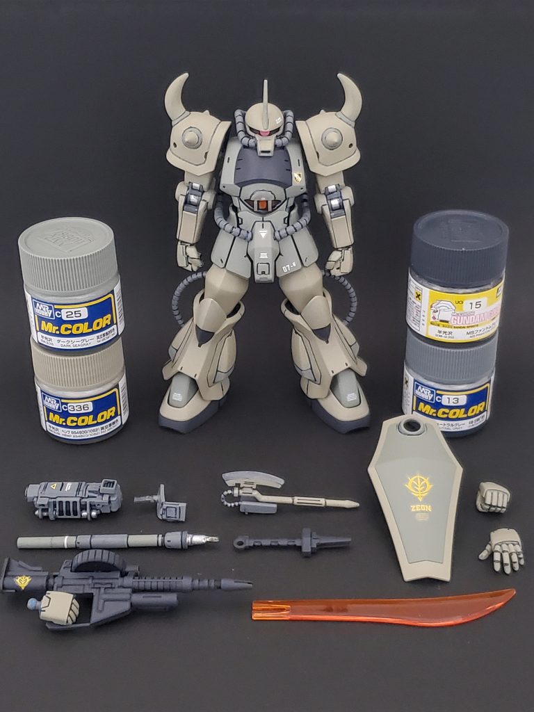 本日？今年？最後の１枚はグフのウェポンロードと使用カラー紹介になります😆🎵もう少しグレーっぽいカラーリングをイメージしていたのですが、全体塗装してみたら砂漠カラーみたいになってました🤣でもこれはこれで良かったかと思います🤭✨年末の大型イベント『紅白戦』開催にあたりグフでの参戦となりました🎶私は『白組🏳️』との事で微力ながら白組の足しになればと思います😌☘️今年も一年振り返ると『バトンを繋ぐ企画』やMSV-Kさんとの前代未聞のコラボ投稿など、濃密で幸せなガンプラLIFEであったなと感じます🎵応援、そして支えて下さった皆様、本当にありがとうございました🙌✨2026年も変わらず妄想ダダ漏れの作品を制作してまいりますのでお付き合い頂けたらと思います🙇では皆様、良いお年をお迎え下さい🐴🎍✨