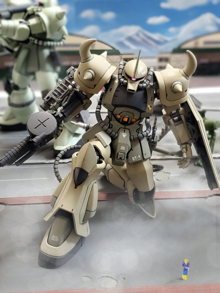 ケラーネ将軍の指揮のもと、善戦するジオン軍ヨーロッパ戦線であったが、宇宙世紀0079年11月7日❗連邦軍によるオデッサ奪還を目的とする『オデッサ作戦』が開始された‼️前線が激戦を極める中、翌日11月8日。キシリア少将直轄で動く資源採掘を主任務とする地球方面軍司令マ・クベ大佐は、『キシリア様から脱出の勅命を受けている。レビルの相手はケラーネ将軍にお任せするよ。』と防衛の全権を託し宇宙へと脱出していく…🚀✨手駒であった『黒い三連星』を失い逃げ支度のマ・クベ大佐に舌打ちするが、これでオデッサの防衛戦略が１つになると前向きに捉えるケラーネ将軍…。『ケラーネ将軍…いかがなさるのですか？』足早にエアポートへ向かうケラーネ将軍に、同行する側近秘書官のシンシア大尉が問いかける…。『西のレビル本隊はNポイントのミサイル基地がある限り進攻する事は出来はしない…。シンシア……ミサイル基地が生きている間にありったけのガウ、ユーコンを黒海の港に集結させ、全軍オデッサからの脱出準備をさせろ❗』『承知しました…。ですが将軍は？』『オレは脱出準備の時間を稼ぐためアブストたちが守備しているミサイル基地に向かう。北欧から入ってきた連邦のMS部隊は手練れで侮れんからな。』『わかりました…早急に脱出準備に入ります。』『よーし、各機ドダイ部隊と連携❗上空よりNポイントに向かうぞ‼️』シンシアに指令を伝えるとケラーネ将軍は素早くA2グフに乗り込み、直轄部隊のホワイト中隊に指示を出すとNポイントにあるミサイル基地へと移動を開始した…。