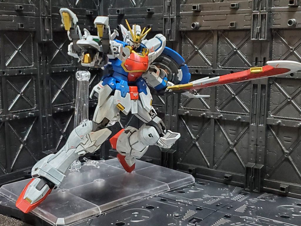 タウヤー持たせるとハンドパーツがポロポロ取れるので、撮影後はハンドパーツごと接着しました……