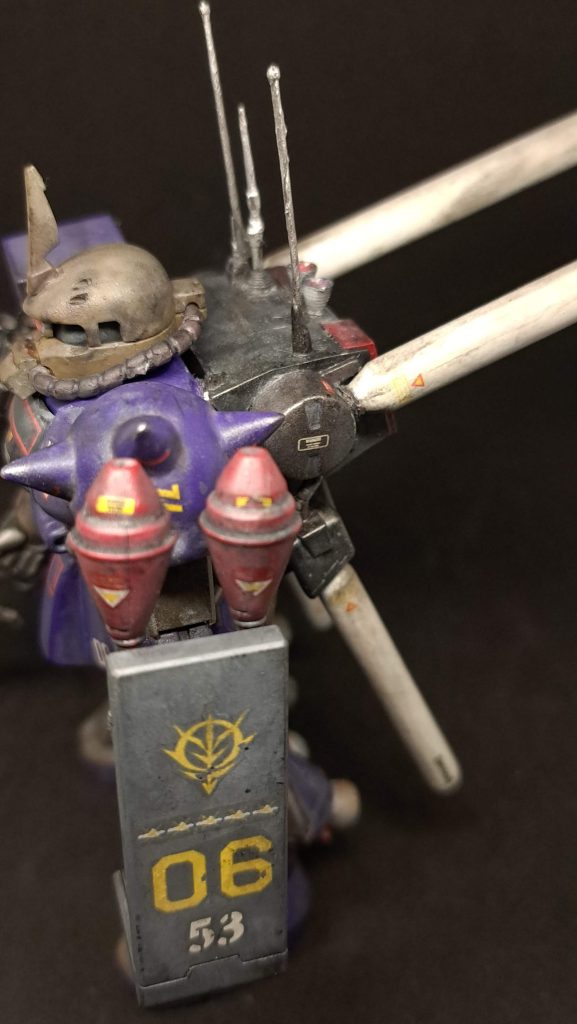 ゲルググMでも持っているスパイクシールドを持たせました。