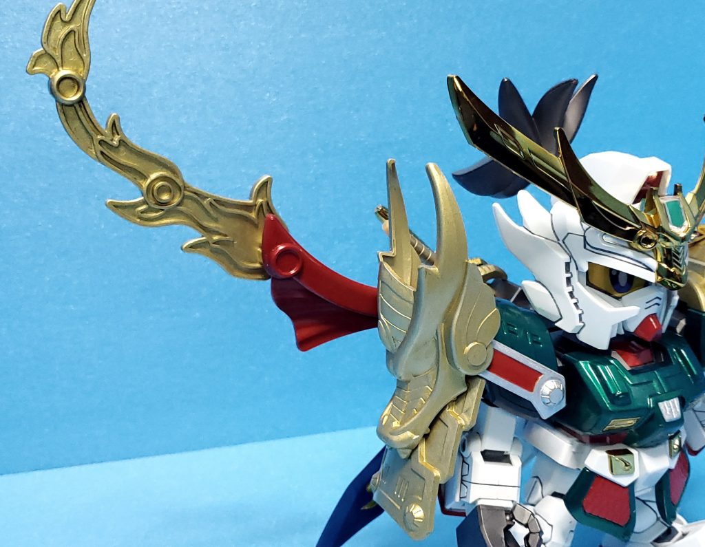 真 鬼牙装 関羽ガンダムの肩鎧。こちらもクリスマスカラー。