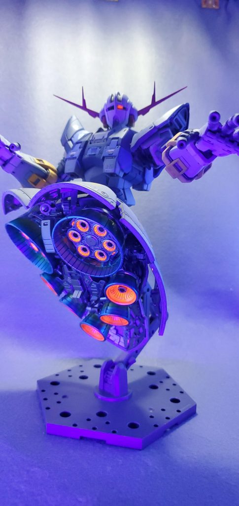 バーニア、モノアイを蛍光塗料で塗ってブラックライトで光らせてみました