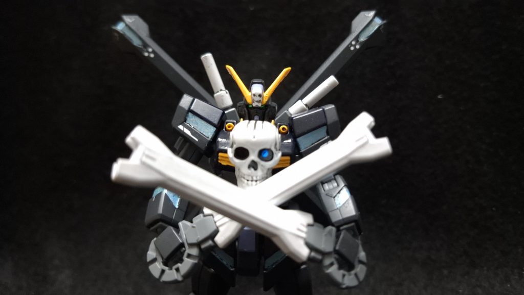 カラーレシピ<ラッカースプレー>本体等ブラック部：クレオス　ティターンズブルー1本体ダークブルー部：タミヤ　ダークブルー本体等イエロー部：タミヤ　キャメルイエロー本体等グレー部：クレオス　ニュートラルグレー本体等ホワイト部：クレオス　光沢ホワイト→同パールホワイト<水性アクリル塗料>本体等ブラック部：クレオス　ティターンズブルー1武装イエロー部：クレオス　ハイネオレンジトップコート：半光沢