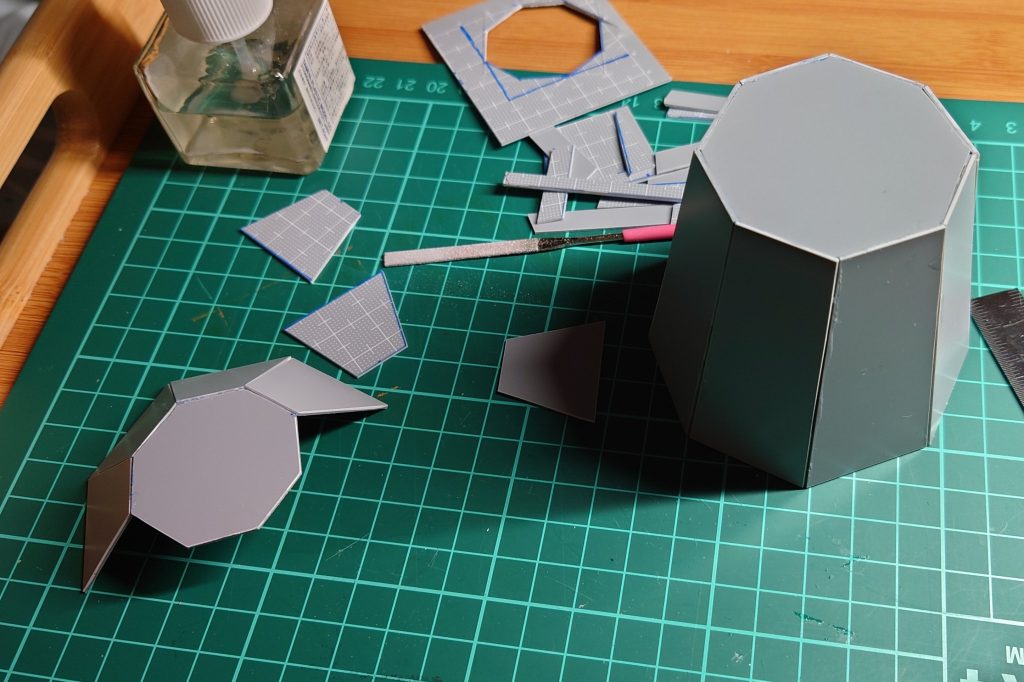 今回の作品は8割スクラッチです。使用キットは、HGUC 1/144 ギャン(ヘッド、右腕、大型ビームサーベル)