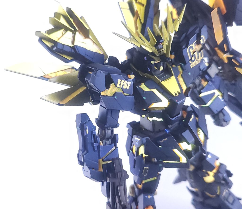 サイコフレームは蛍光オレンジで塗装