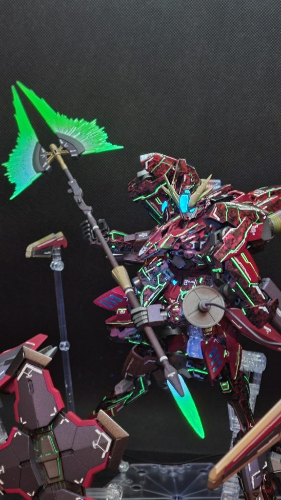 ハイパービームハルバート｢死蕀の霊槍バスキアス｣通常時は魔法使いの杖のようなイメージで、ビーム刃を発振するとハルバートに見えるように、出力最大状態は両方からド派手に吹き出して強そう笑