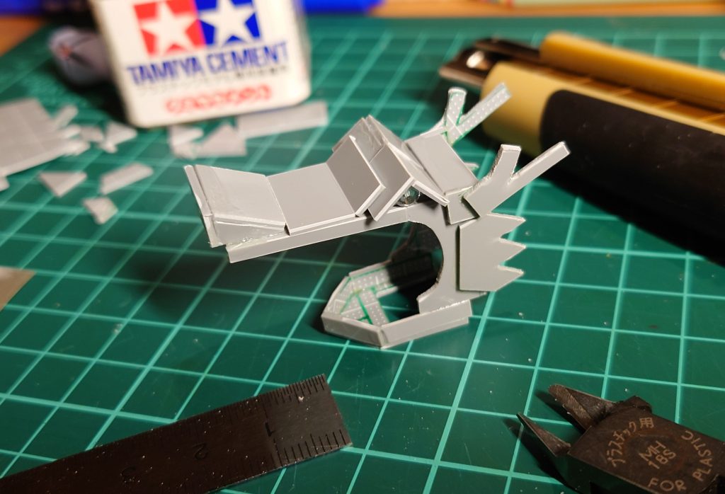 そして、かなり集中力を注いだところは、北宋の壺の模様です。マッキー一発描きだったので、息を止めながら、ひとマスひとマス丁寧に。