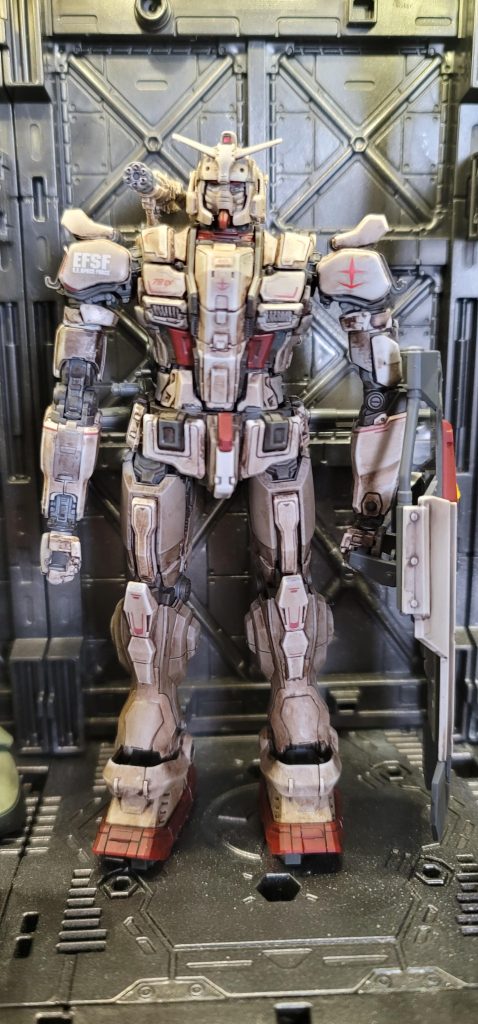 格納庫で大人しくしているガンダムEX