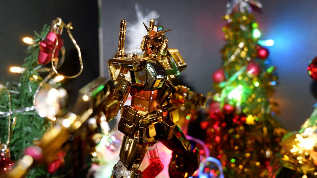 ボディにはクリアグリーンを塗ったのですが、ブルーになってしまった(zaku-kao10)逆にブルーを塗ったら緑になったのかな。