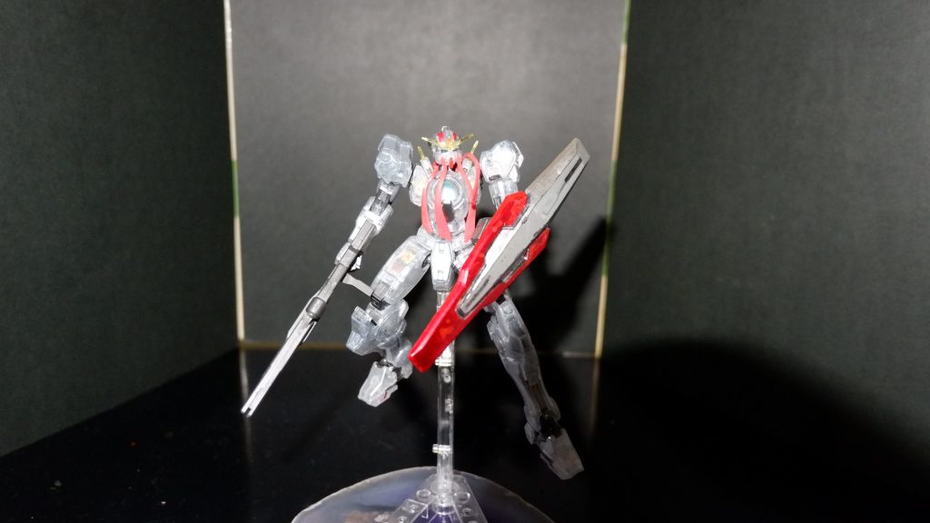 素組みのあと分解しようとして、左腕をぶっ壊してしまったのです。なんとか修繕したのですがボロボロ(zaku-kao9)ゴメンよ