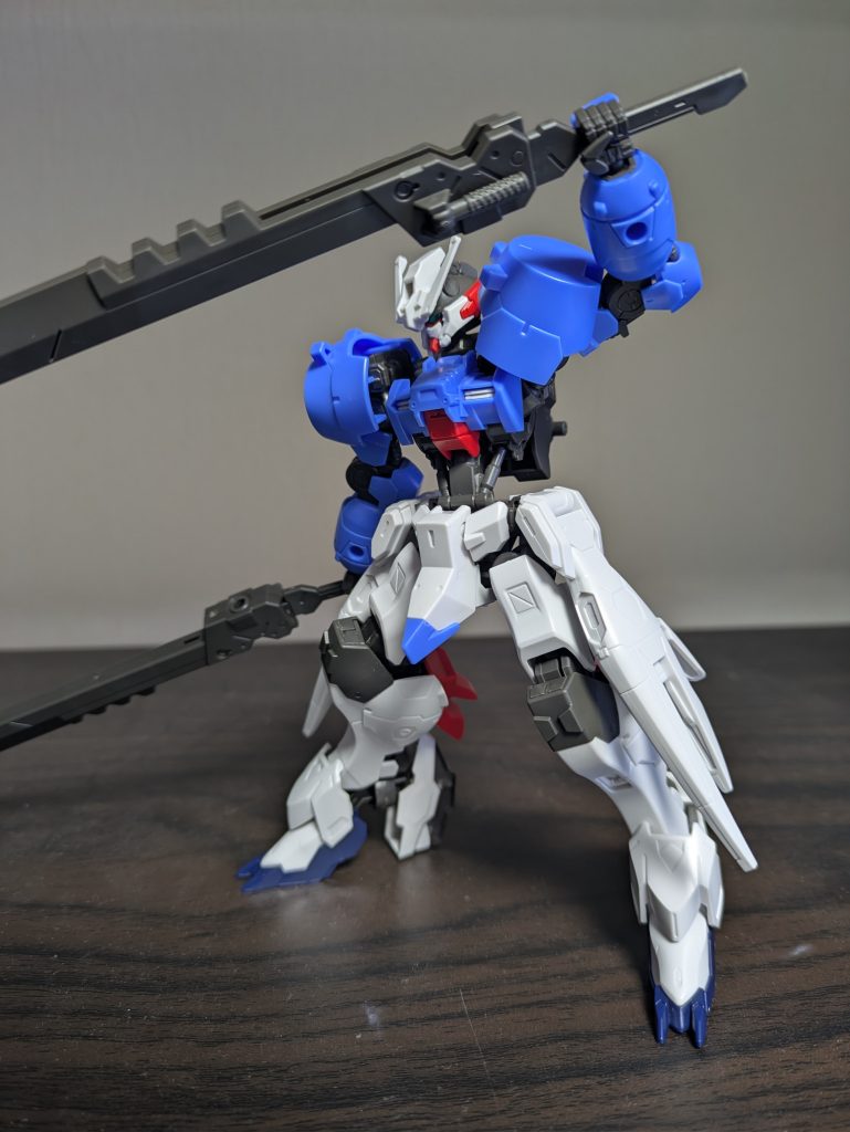 バスターソードファシュタリア(長剣形態)折り畳まれている部分を展開した形態。大振りになった分、扱い難いが破壊力はこちらのほうが高い。という感じです。次回は未定(いつ投稿するかも)です。ご覧いただきありがとうございました。