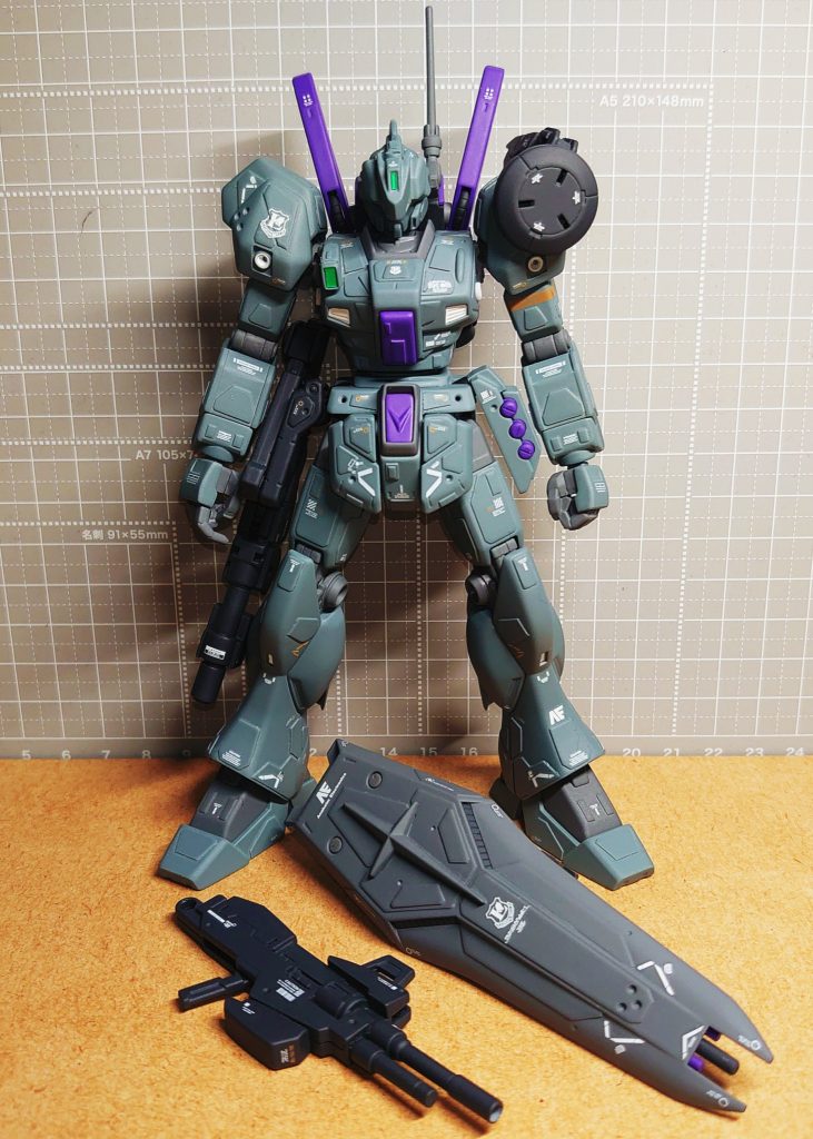 兵装はシンプルです。ライフルもサブアームと一緒にくっついてたモノを改造しました。