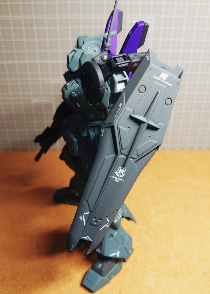 連邦の十字はジャンクです、薄くしてます。