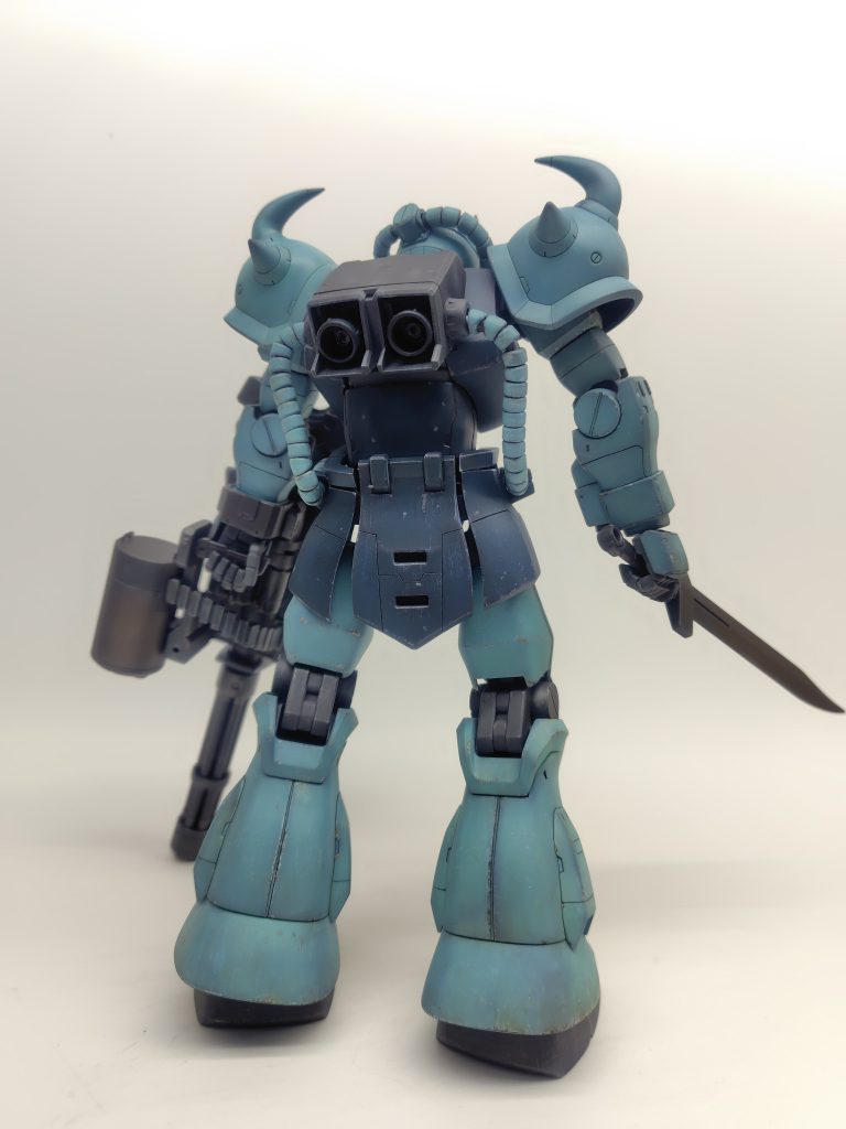 全体的姿勢を逆くの字にしたかった為、前屈姿勢強調、前腹を縮めて、背中を延長・首の延長してあるため、後ろからは見れたものではありませんね・・