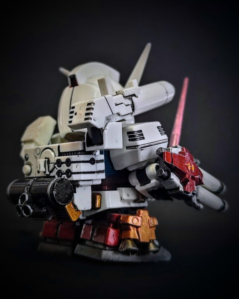 パーフェクトガンダムの背面カット。盛々感のある感じや、シールドの形状のアレンジのされ具合もカッコイイなと気に入っています。