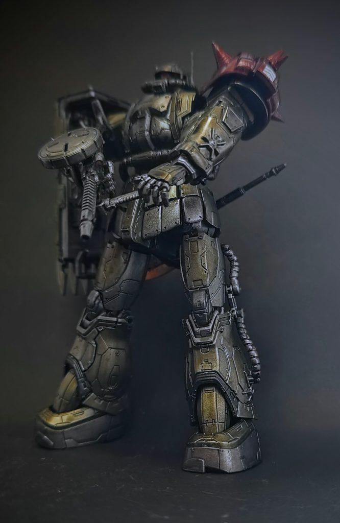 前面カット。モノアイはビルダーズパーツを使用し、その他は素組みです。シタデルカラーの筆塗りで全塗装していますが、キットのディテールがすごかったので、色々と塗分けてみました。