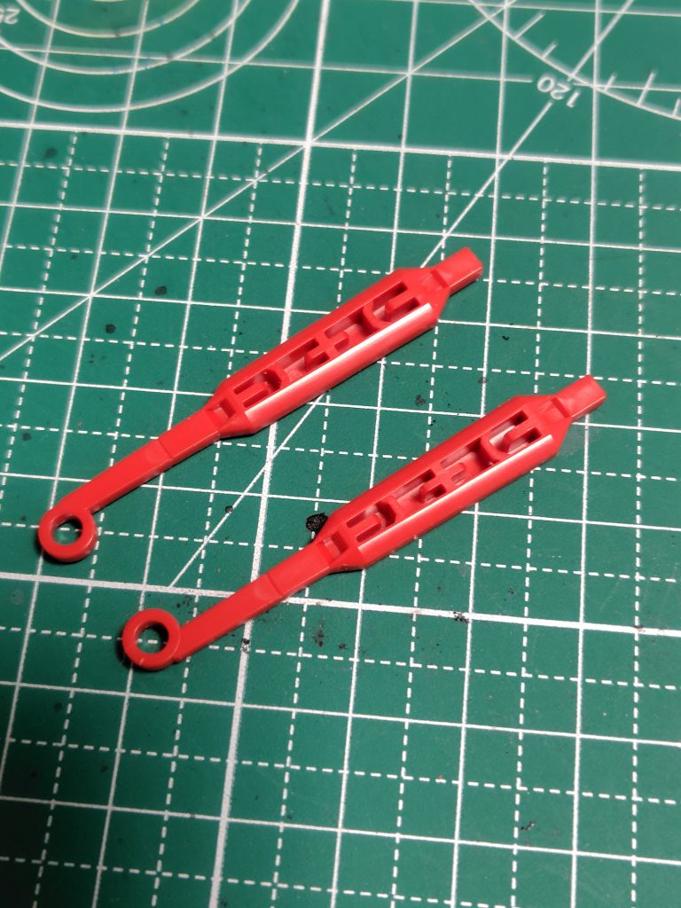 フィールド発生装置の豪快な肉抜き穴はさすがにレジンで埋めました。