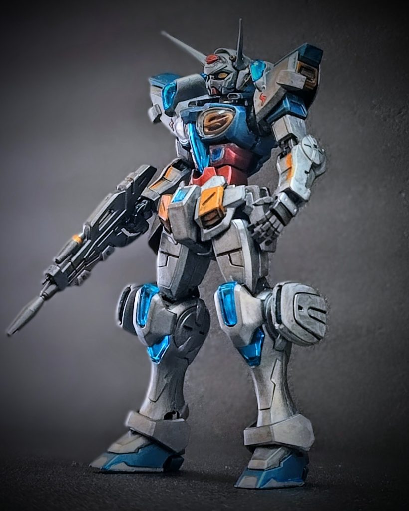 前面カット。筆塗りの全塗装でシタデルカラーをメインにしつつ、先日投稿したキャリバーンと同様に水性ホビーカラーのパールホワイトを塗っています。実は左肩の関節パーツもちぎれてしまいまして、簡単に動かすことが出来ません…