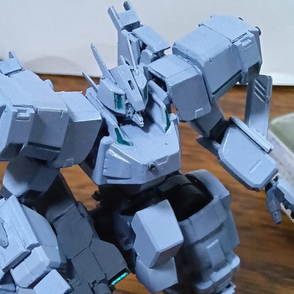 とりあえず細かい所は仕上げました。結構戦術機っぽくなったかな?あとはスラスター塗らなきゃ。（1枚目）