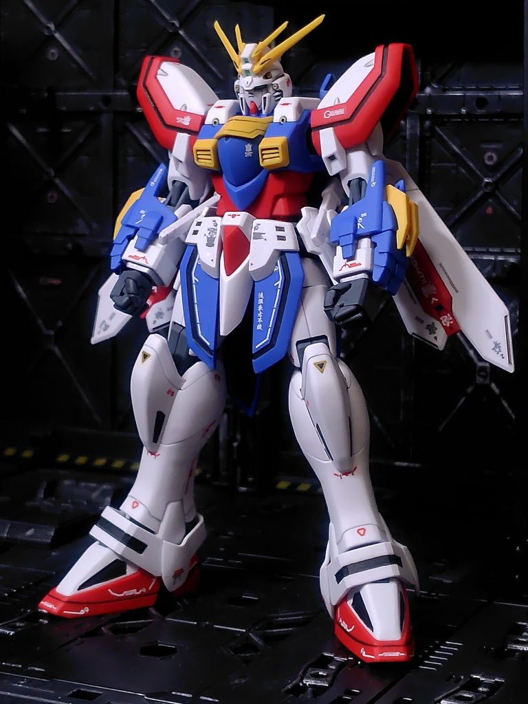 目立つ合わせ目がほとんど発生しない作りやすいキットでした。ツインアイとセンサー以外のシールは使っていないので、全身のグレー部分を塗るのが少し厄介ではありました。Gガンダムはアニメ未視聴ですが、Gジェネとスパロボで大筋は分かっています。ファンの方にはごめんなさいですが、当時GジェネFで初めてGガンダムの各機体や必殺技を見た時は正直「...。」というか脳が追い付かない感じでした(gundam-kao5)でもその後スパロボに上手くハマっていたので好印象になりました(gundam-kao2)